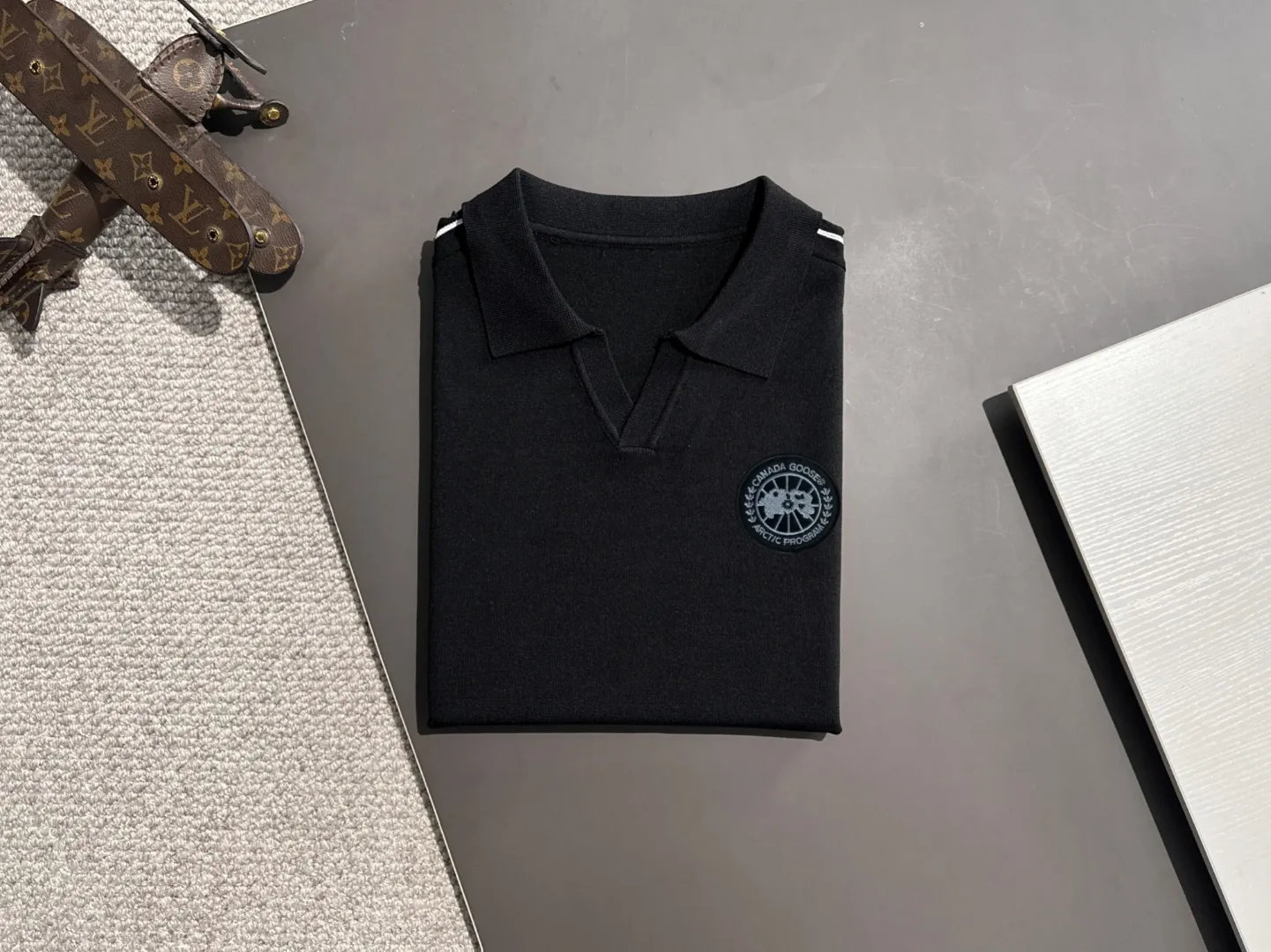 Next day shipping P300 High quality Big Goose 2025 spring and summer new men's lapel short-sleeved T-shirt Made of combed cotton yarn knitted cotton fabric, pure cotton high-weight special yarn, it feels full when weighed, and the upper body is more textured than ordinary T-shirts. This texture can cope with the weather easily and is suitable for both hot and cold! The pattern on the chest adopts three-dimensional embroidery technology, and is perfectly produced stitch by stitch with reference to the original version! Loose fit design, looks noble. Size: M to XXXL